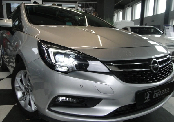 Opel Astra cena 46900 przebieg: 208938, rok produkcji 2017 z Trzemeszno małe 631